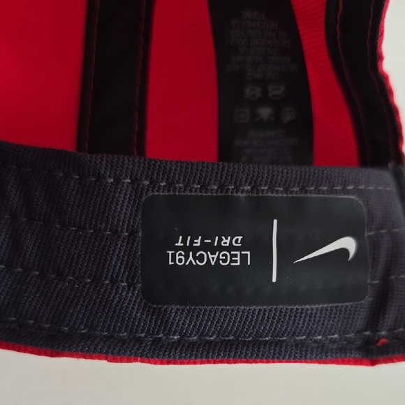Nike Red Sports Cap with White Swoosh - Picture 4 of 5